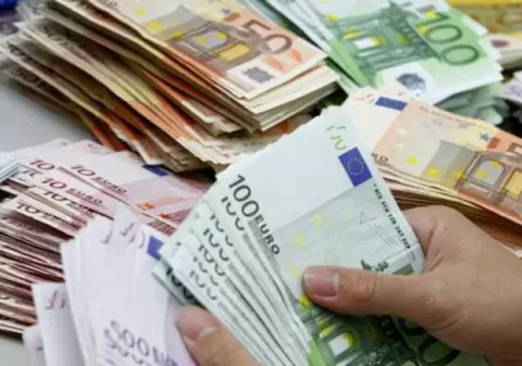 Curs valutar 22 ianuarie 2020. Leul s-a apreciat ușor față de euro