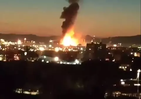 Explozie puternică la o uzină din Spania! Cel puțin o persoană a murit. Locuitorii, avertizați să stea în case