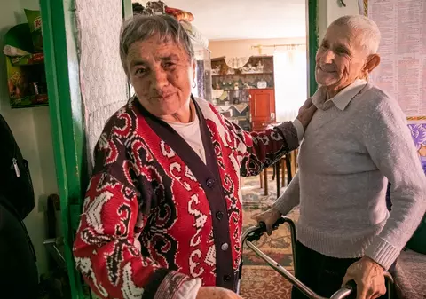 În plină critică națională la adresa medicilor, cum arată viața grea și scrisoarea emoționantă ale unui bătrân care le mulțumește doctorilor că i-au ținut moartea la ușă
