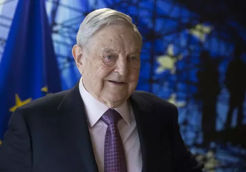George Soros îl acuză pe Zuckerberg de colaborare cu Trump și cere îndepărtarea lui de la șefia Facebook