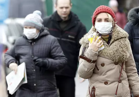 Locuitorii și elevii din sectorul 6 primesc măşti medicinale de protecție. Copiii beneficiază și de control medical gratuit