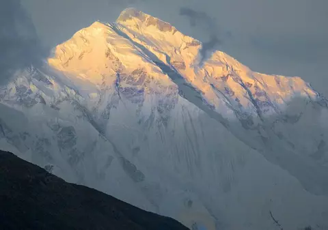 Studiu: Ghețarii de pe Himalaya se topesc într-un ”ritm extraordinar”. Miliarde de oameni ar putea avea probelme legate de alimentarea cu apă