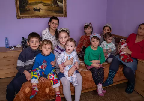Am fost acasă la femeia care are 20 de copii! „Am primit cel mai frumos dar de la Dumnezeu: 10 fete și 10 băieți”