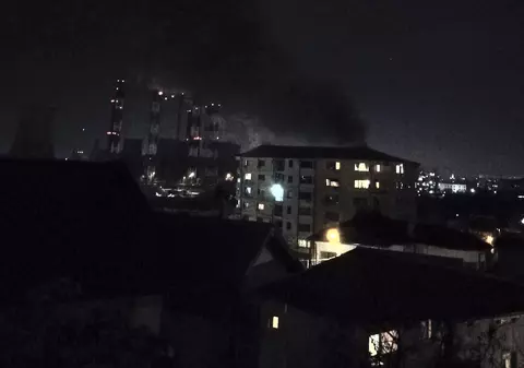 Incendiu de proporții în sectorul 3, la Fabrica de Electromontaj. Este pericol de explozie