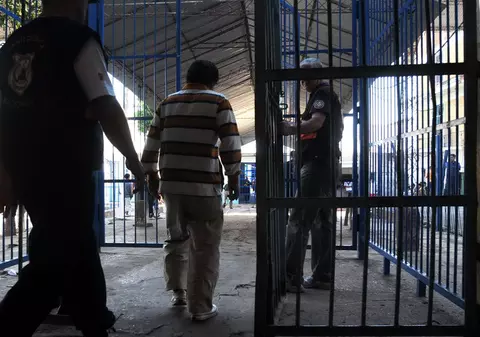 100 de deținuți au evadat dintr-o închisoare din Paraguay printr-un tunel