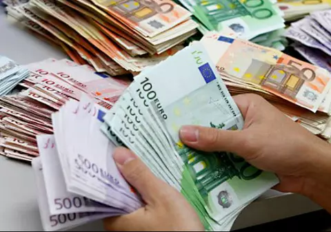 Curs valutar 31 decembrie 2019 | Leul scade față de euro, dar crește în raport cu dolarul