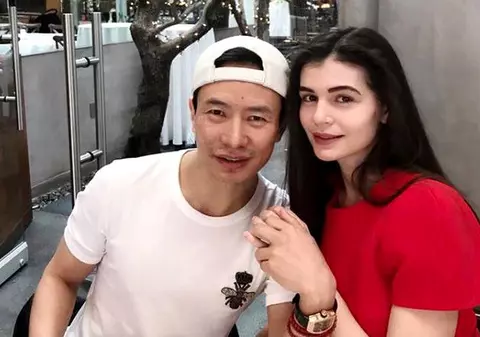 Care este numele de familie al Monicăi Gabor, după ce s-a măritat cu Mr. Pink. Cei doi s-au căsătorit în secret