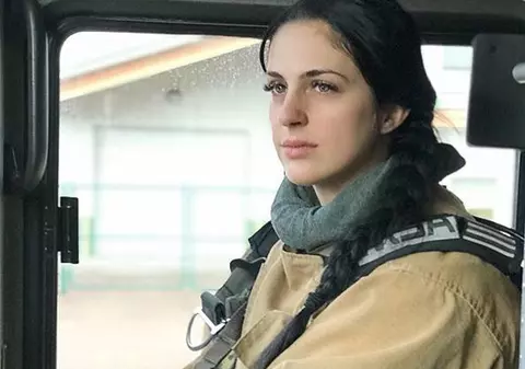 O femeie pompier, concediată din cauza fotografiilor postate pe Instagram