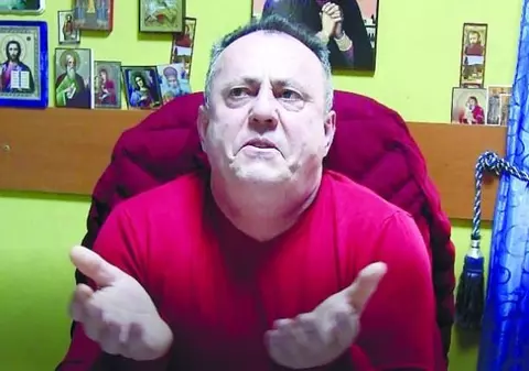 Oamenii cer demisia primarului care a făcut sex cu minore în birou: ”Ne-a ponegrit comuna!”