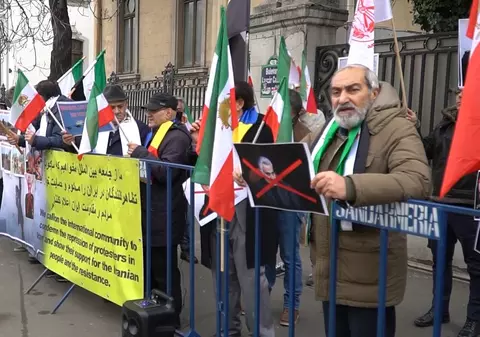 Protest al comunității iraniene din România, în fața Ambasadei: „Mulțumim lui Trump că l-a asasinat pe Soleimani!”