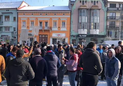 Romii din Mureș protestează și cer demisia primarului din Târgu Mureș după declarațiile acestuia privind copiii