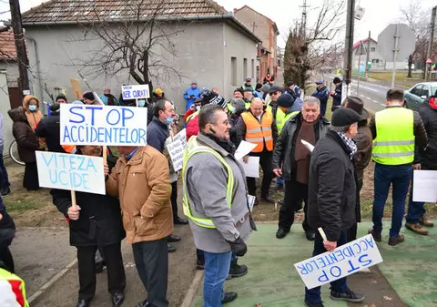 Protest împotriva noxelor, la Arad. Locuitorii unui cartier cer devierea șoselei de centură