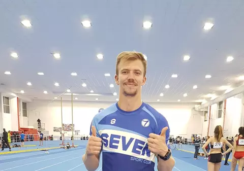 Un pompier face senzație în atletism! ﻿Angajat la ISU București Ilfov timp de doi ani, Răzvan Roman s-a luptat să stingă incendiile, iar acum este cel mai bun din România la decatlon