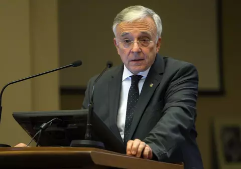 Isărescu, despre dobânzile mari la împrumuturi: „Nimeni nu a luat credit în România cu pistolul la tâmplă. Dobânzile nu pot să scadă până nu scade inflația”