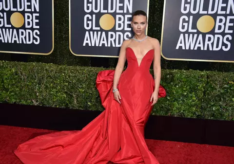 Cele mai spectaculoase ținute de la Globurile de Aur: Reese Witherspoon, Scarlett Johansson și Jennifer Aniston au impresionat cu ținutele lor