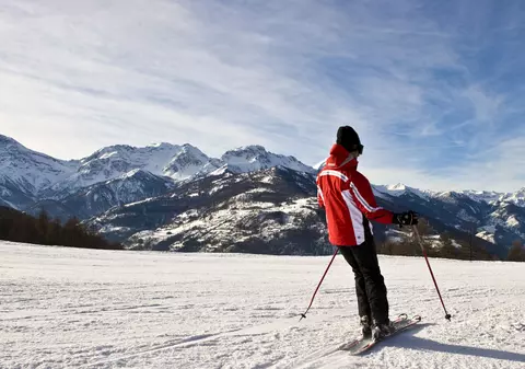 Schior accidentat grav pe o pârtie din Harghita
