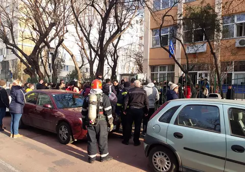 Elevi evacuați de urgență de la Școala 133 din București. 18 copii au ajuns la spital după ce au inhalat un gaz toxic. Cursurile au fost suspendate până luni