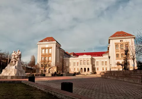 Universitățile din Iași își aleg conducerea. Medicina a votat deja rectorul, dar miza mare e la ”Cuza”, unde Tudorel Toader pare că va câștiga un nou mandat