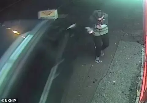 Un sportiv a scăpat miraculos cu viață după ce o mașină era să-l spulbere!