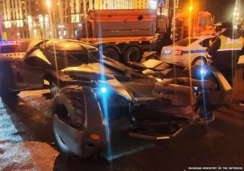 Mașina lui Batman, ridicată de poliția din Moscova