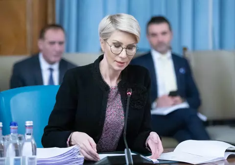 Guvernul rezolvă prin OUG problema decontării navetei şcolare. Aprobarea licențelor  transportatorilor, condiţionată de  transportul gratuit al elevilor