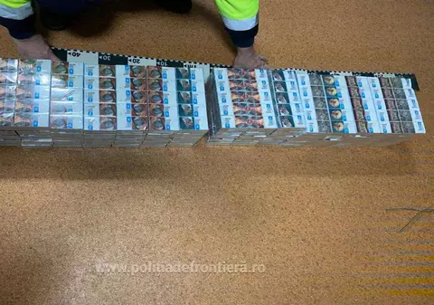 Peste 20.000 de pachete de țigări de contrabandă, descoperite într-un tren