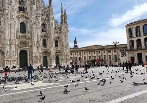 Corespondență din Milano de la trimisul special Libertatea. Turism în vremea coronavirusului: city-tour cu autobuzul gol și chelneri cu mănuși chirurgicale