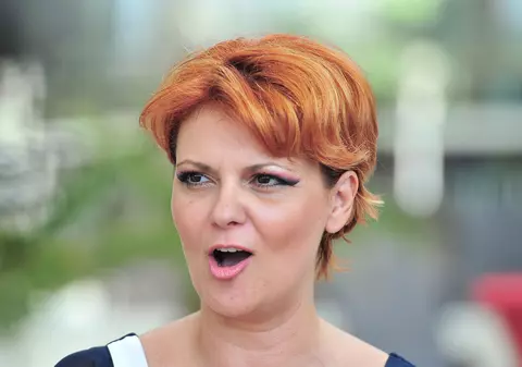 Numele Olguţei Vasilescu, pus deasupra numelui întemeietorului celui mai mare parc din Craiova. Primăria, somată să dea plăcuţa jos