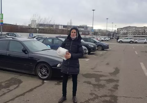 O tânără a găsit un portofel cu 19.000 de euro şi l-a predat Poliţiei: "Nu erau banii mei munciți" VIDEO