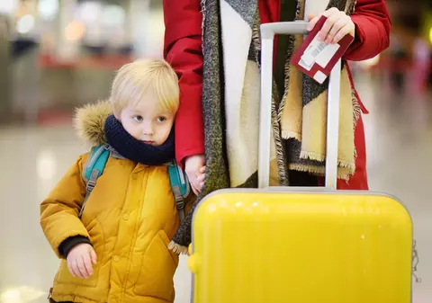 Ce societate am construit, dacă ne pregătim copiii direct pentru „export”?