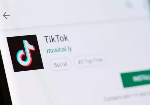 TikTok ia avans în SUA. Oamenii petrec mai mult timp pe aplicația chinezească decât pe Instagram