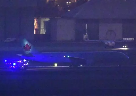 FOTO/VIDEO | Momentul în care avionul Air Canada cu grave probleme tehnice aterizează de urgență pe aeroportul din Madrid