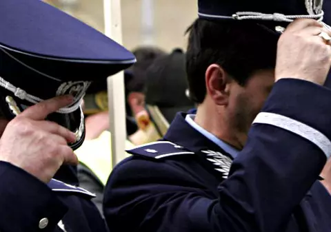 Sindicatul Europol ia apărarea polițistului care ar fi fost prins în ipostaze obscene la mall: ”O mizerie. Asalt la adresa polițiștilor”