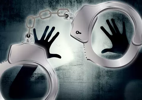 Legile din România nu îi apară pe copii de agresiunile sexuale. Indivizii care violează copii de 11-12 ani primesc pedepse cu suspendare