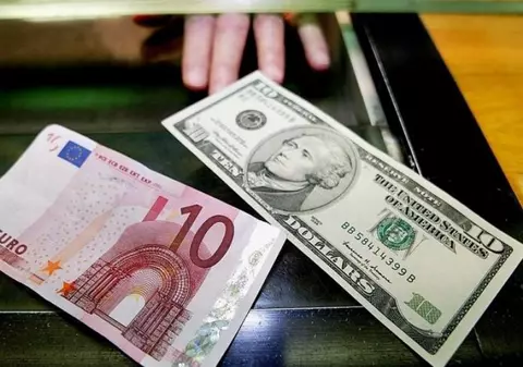 Curs valutar 4 februarie 2020 | Leul crește față de euro, dar scade comparativ cu dolarul