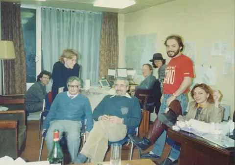 Memoriile unui jurnalist din prima redacție Reuters din România, înființată după Revoluție. „Cel mai bun și cel mai cumplit deceniu din viața mea”