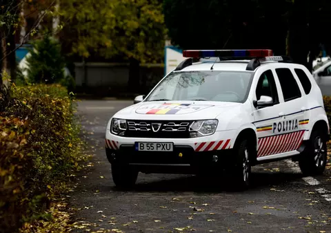 Scandal monstru provocat de un șofer prins beat la volan. A fost dus încătușat la secția de poliție - VIDEO