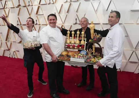Cum au fost așteptate vedetele de la Gala Oscar de celebrul chef Wolfgang Puck. Fotografii cu preparatele servite la petrecere