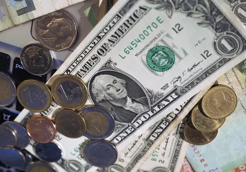 Curs valutar 14 februarie 2020 | Leul pierde teren în raport cu euro și cu dolarul american. Unde găsim cel mai bun curs
