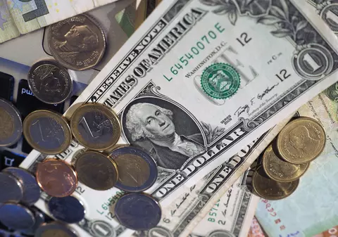 Curs valutar 6 februarie 2020 | Leul s-a apreciat față de euro și de dolarul american. Unde găsim cel mai bun curs