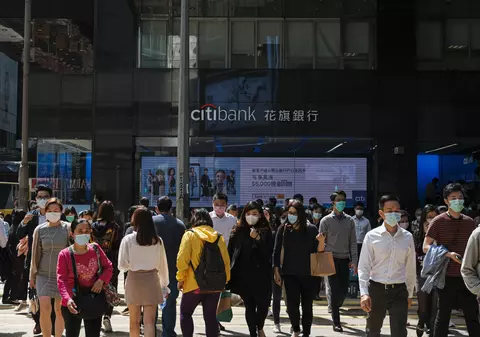 Autoritățile din Hong Kong le dau oamenilor 15,4 miliarde de dolari, ca să salveze economia