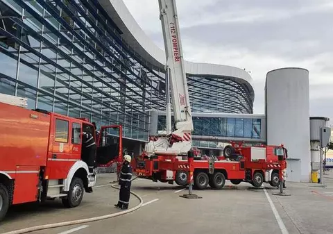 Incendiu pe aeroportul Otopeni. Sute de pasageri au fost evacuați