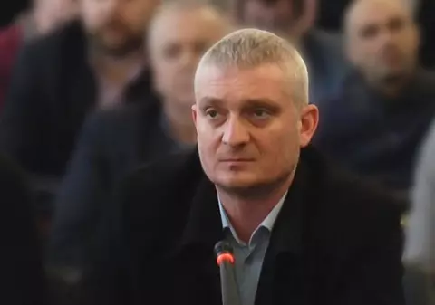 Consilierul PNL Andrei Kadas, către şeful Poliției Braşov, chestorul Valentin Flucuş: „Gunoiule”!