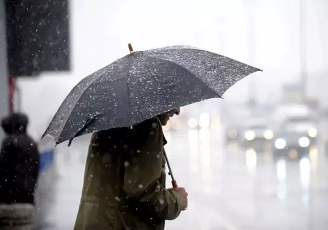 UPDATE | Cod roșu de furtuni în județul Suceava. Avertizări meteo de ploi torențiale și vijelii în alte 12 județe