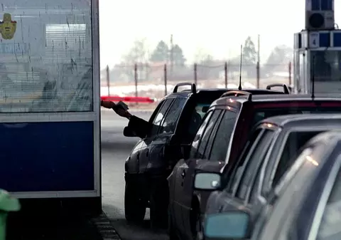 Sute de suceveni s-au întors din Italia de teama coronavirusului. Primar: ”Au fugit cu microbuzele, la frontieră au declarat că vin din Germania”