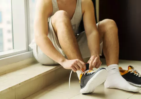 Un maratonist chinez, închis în casă de epidemia de coronaviroză, a alergat 50 km în jurul mesei