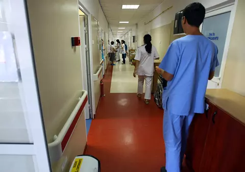 “Solidaritatea de la Balș” din mărturia unui pacient infectat: “Când e o urgență, cine se simte mai bine sună pe un fix și cheamă medicii”