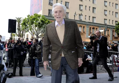 Kirk Douglas a fost la un pas să joace într-un film românesc. Ce rol urma să primească actorul american