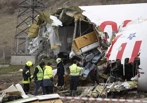 Imagini de groază cu avionul Pegasus care s-a rupt în trei bucăţi la aterizare. Momentul accidentului a fost filmat