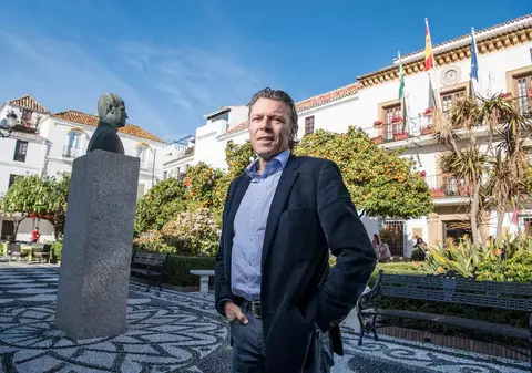 Ce mai face Urs Meier, arbitrul elvețian care a furat calificarea României la Euro 2004. ”Sunt prizonierul coronavirusului”